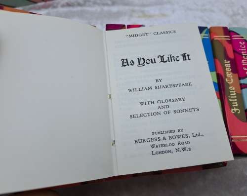 Vintage 1970`s Set of 12 `Midget` Classic Series Shakespeare Books-Publisher Burgess & Bowes.