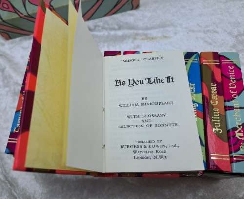 Vintage 1970`s Set of 12 `Midget` Classic Series Shakespeare Books-Publisher Burgess & Bowes.
