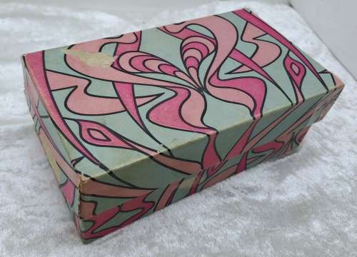 Vintage 1970`s Set of 12 `Midget` Classic Series Shakespeare Books-Publisher Burgess & Bowes.