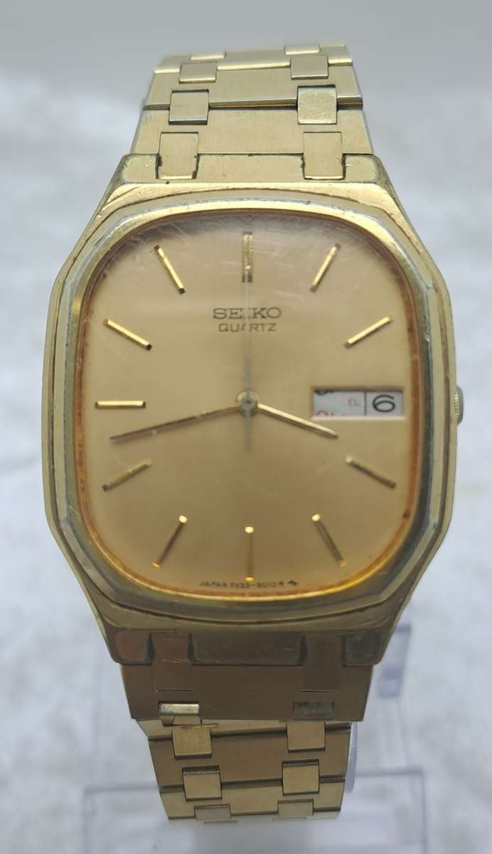 Pre-owned Vintage 1980 Seiko 5933-5010 Mens Quarts watch 010557-Working -strap link need repairs