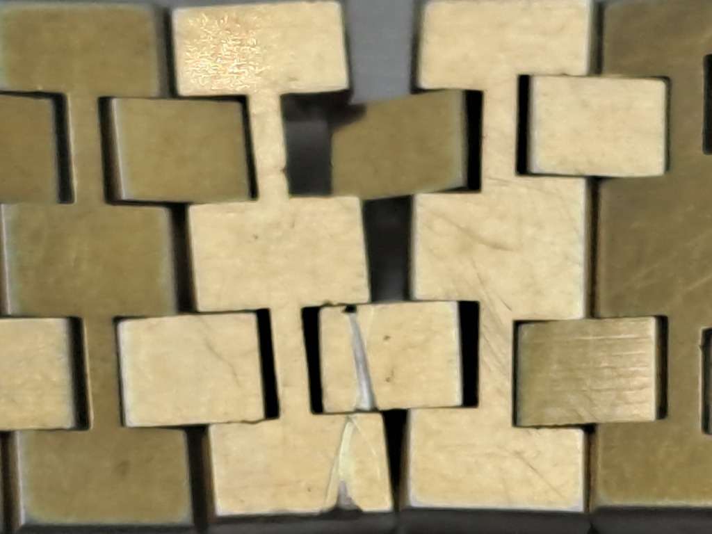 Pre-owned Vintage 1980 Seiko 5933-5010 Mens Quarts watch 010557-Working -strap link need repairs