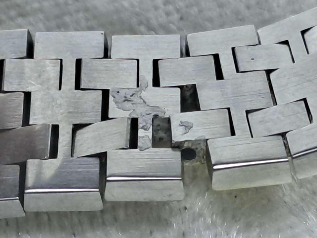 Pre-owned Vintage 1980 Seiko 5933-5010 Mens Quarts watch 010557-Working -strap link need repairs