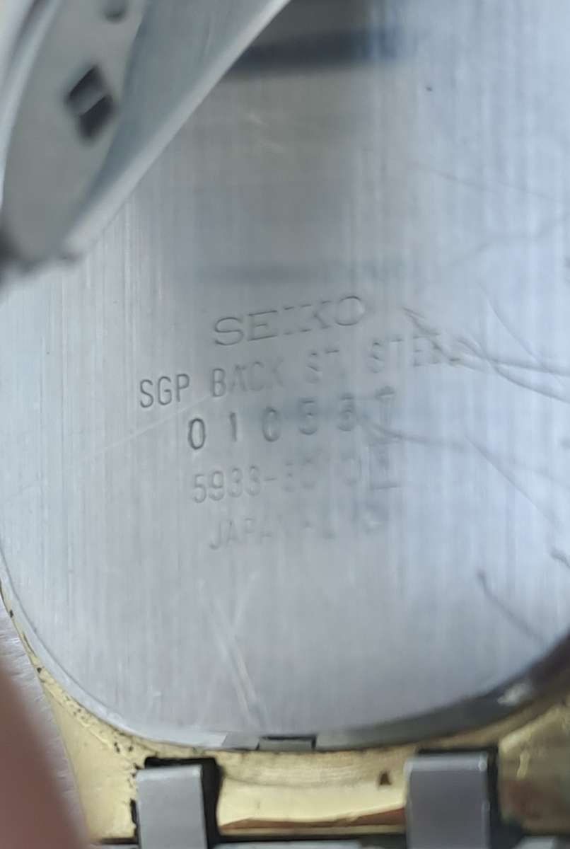 Pre-owned Vintage 1980 Seiko 5933-5010 Mens Quarts watch 010557-Working -strap link need repairs