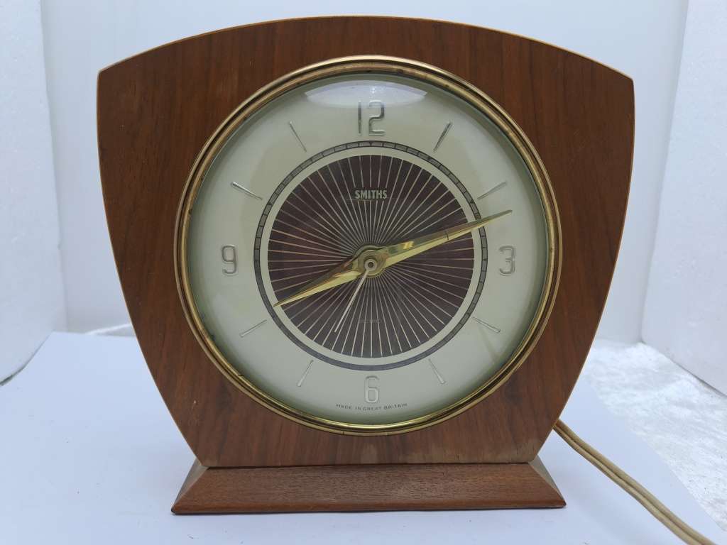 Vintage SMITHS Electric Alarm Clock-Made in Great Brittain -Working