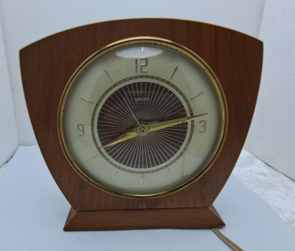Vintage SMITHS Electric Alarm Clock-Made in Great Brittain -Working