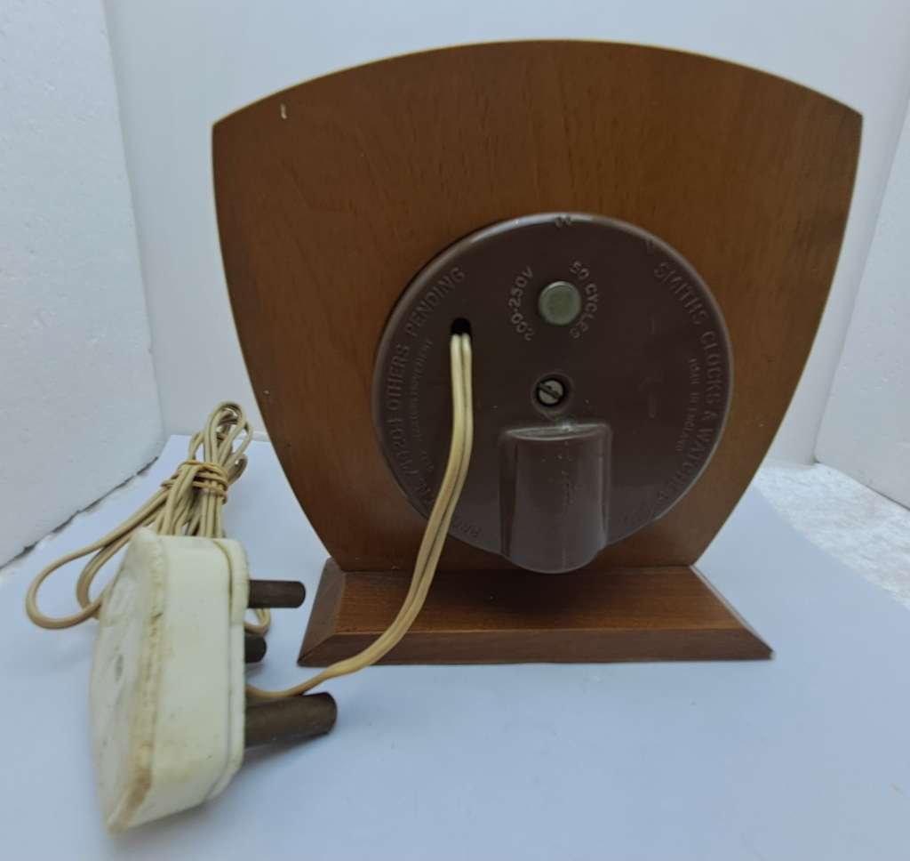 Vintage SMITHS Electric Alarm Clock-Made in Great Brittain -Working