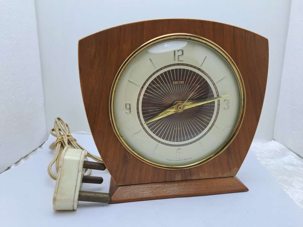 Vintage SMITHS Electric Alarm Clock-Made in Great Brittain -Working