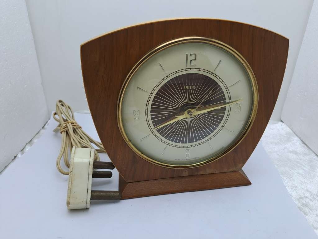 Vintage SMITHS Electric Alarm Clock-Made in Great Brittain -Working