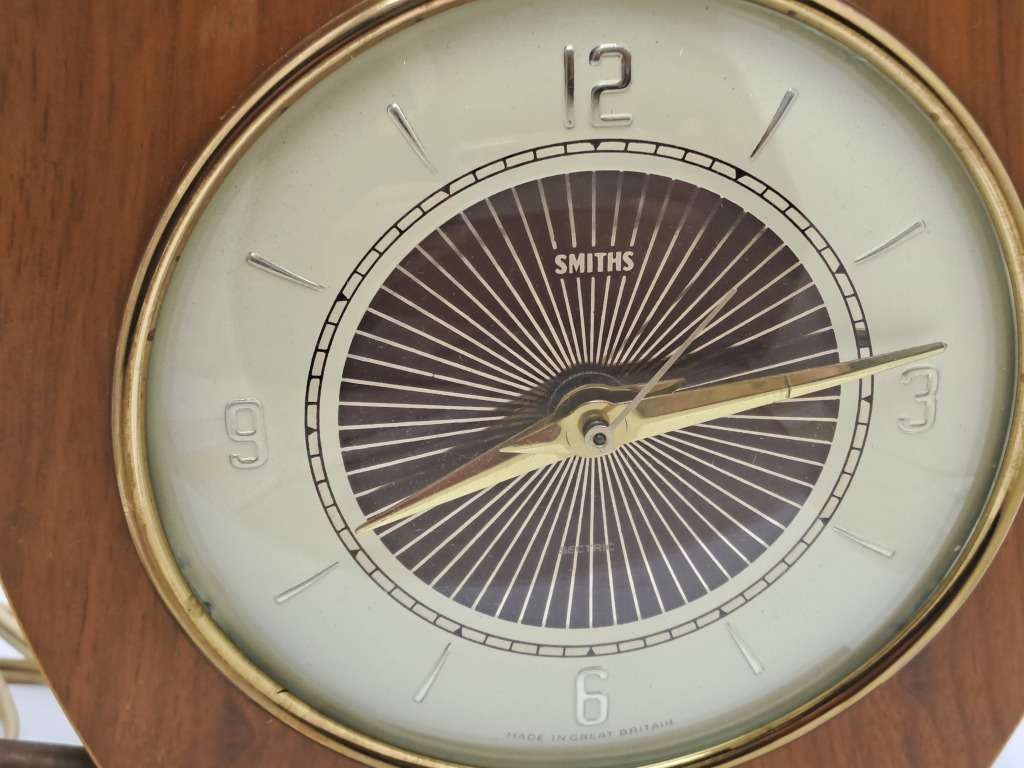 Vintage SMITHS Electric Alarm Clock-Made in Great Brittain -Working