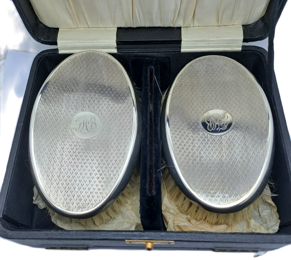 Vintage Hallmarked 1932 Sterling SILVER Gentlemen`s Styling Hair Brush set Birmingham England-Boxed