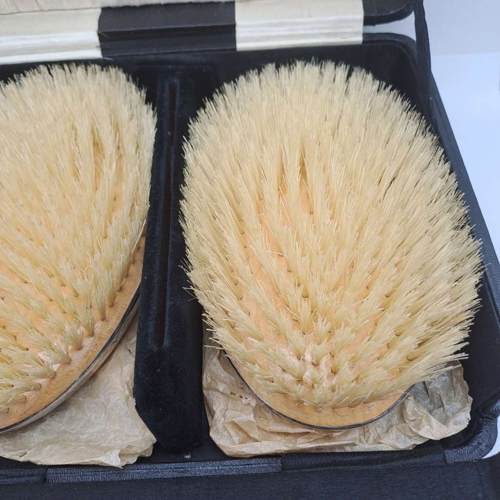 Vintage Hallmarked 1932 Sterling SILVER Gentlemen`s Styling Hair Brush set Birmingham England-Boxed