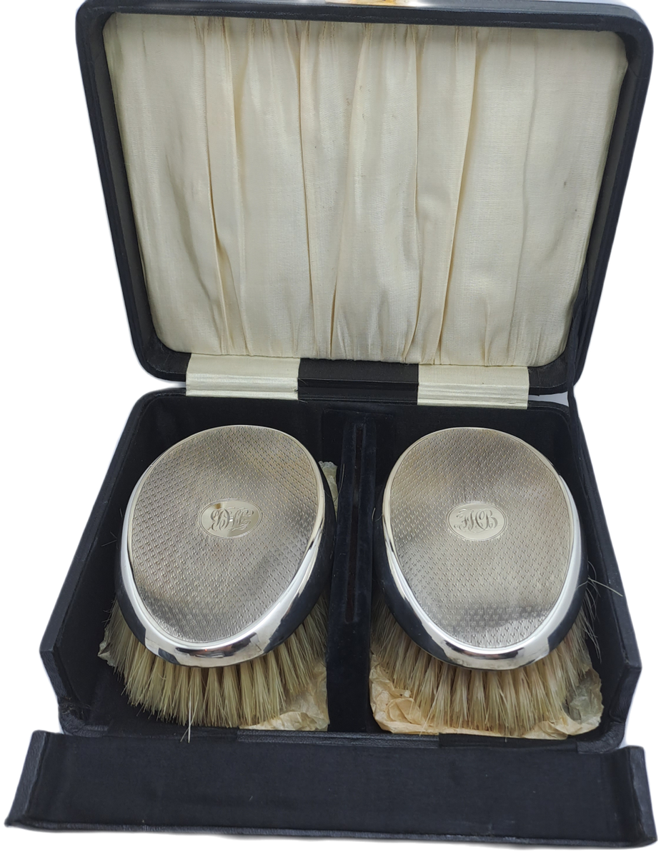 Vintage Hallmarked 1932 Sterling SILVER Gentlemen`s Styling Hair Brush set Birmingham England-Boxed