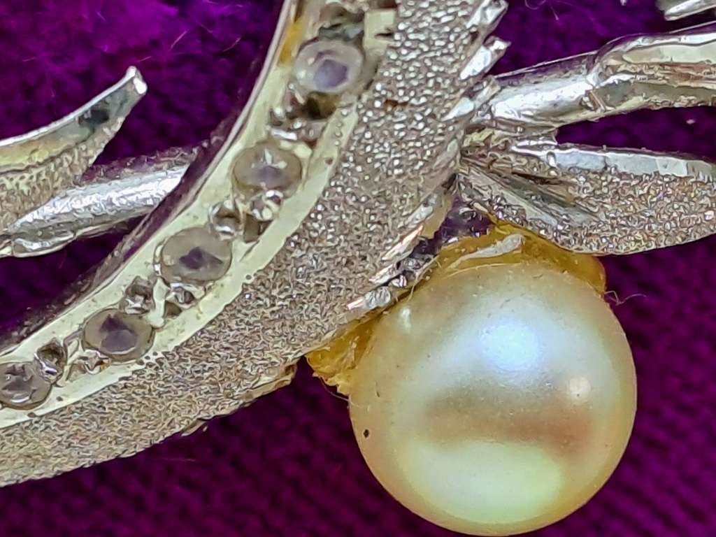 Vintage Brooch -Silver or Silver Plated- in Tiffany box  (Brooch don`t have the Tiffany mark)  7gram