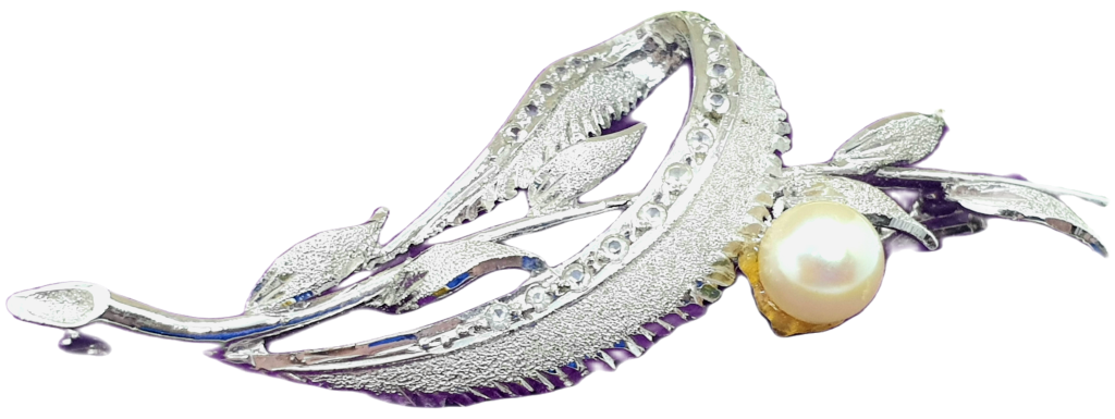 Vintage Brooch -Silver or Silver Plated- in Tiffany box  (Brooch don`t have the Tiffany mark)  7gram
