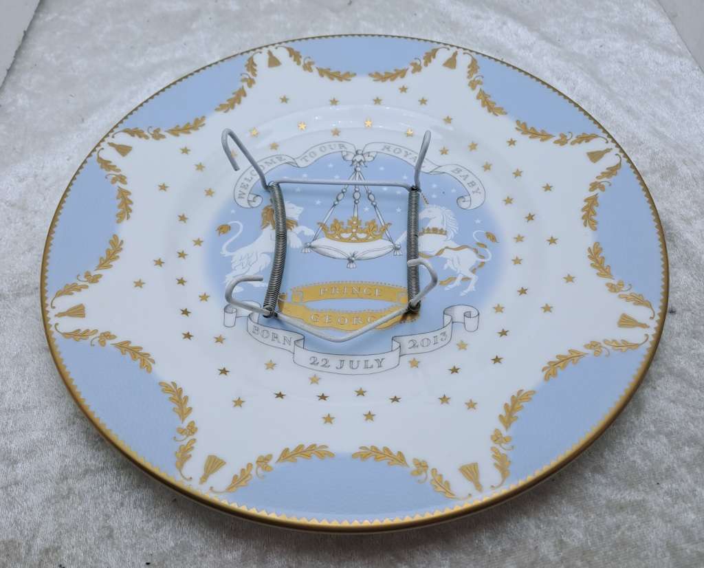 A Royal Collection Trust Plate to Commemorate the Birth of Prince George 22 July 2013.