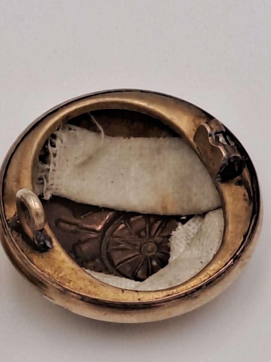 2 Original WW1 Royal Artillery Regiment Tunic Buttons- 26mm-one is missing the pin