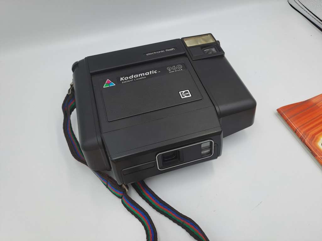 1980`s Kodamatic 960 Instant Camera with Manual and expired Filmpack (Display Piece not working)