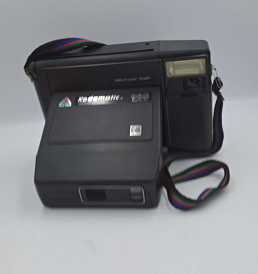 1980`s Kodamatic 960 Instant Camera with Manual and expired Filmpack (Display Piece not working)