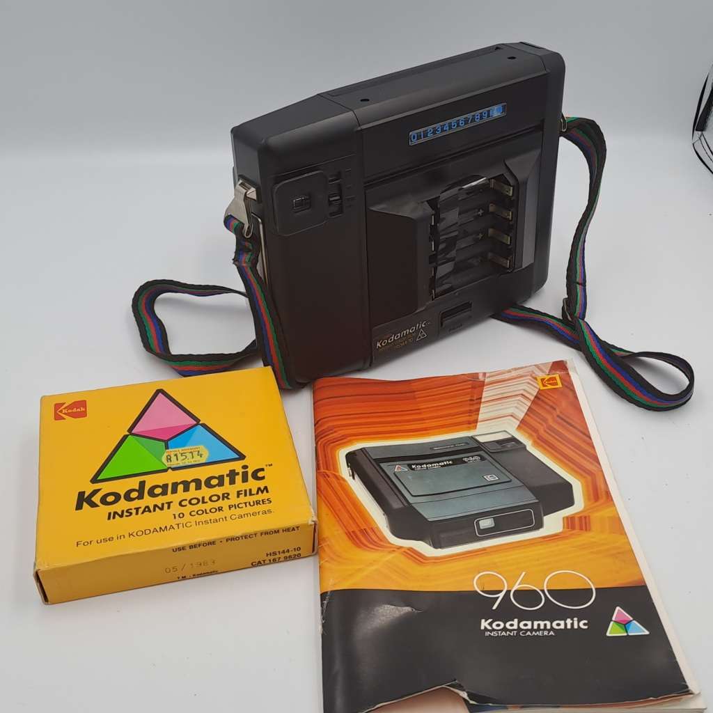 1980`s Kodamatic 960 Instant Camera with Manual and expired Filmpack (Display Piece not working)