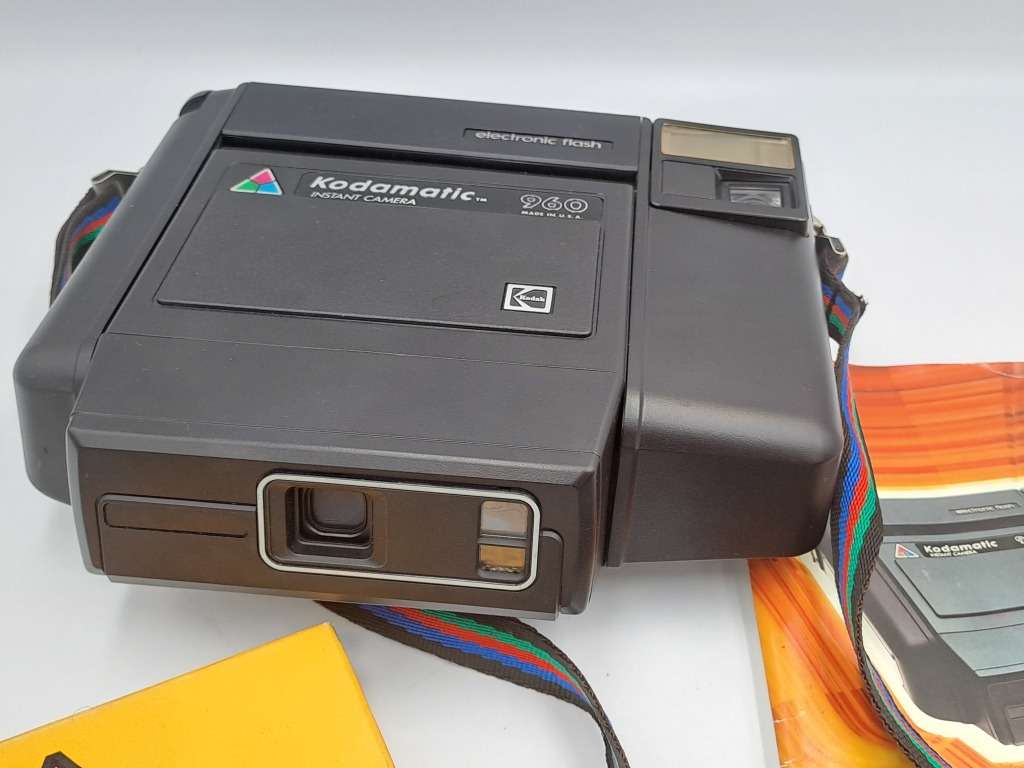 1980`s Kodamatic 960 Instant Camera with Manual and expired Filmpack (Display Piece not working)