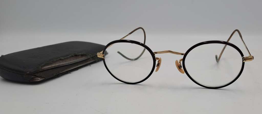 Vintage Multifocal reading Glasses - in Case (see condition of the case)