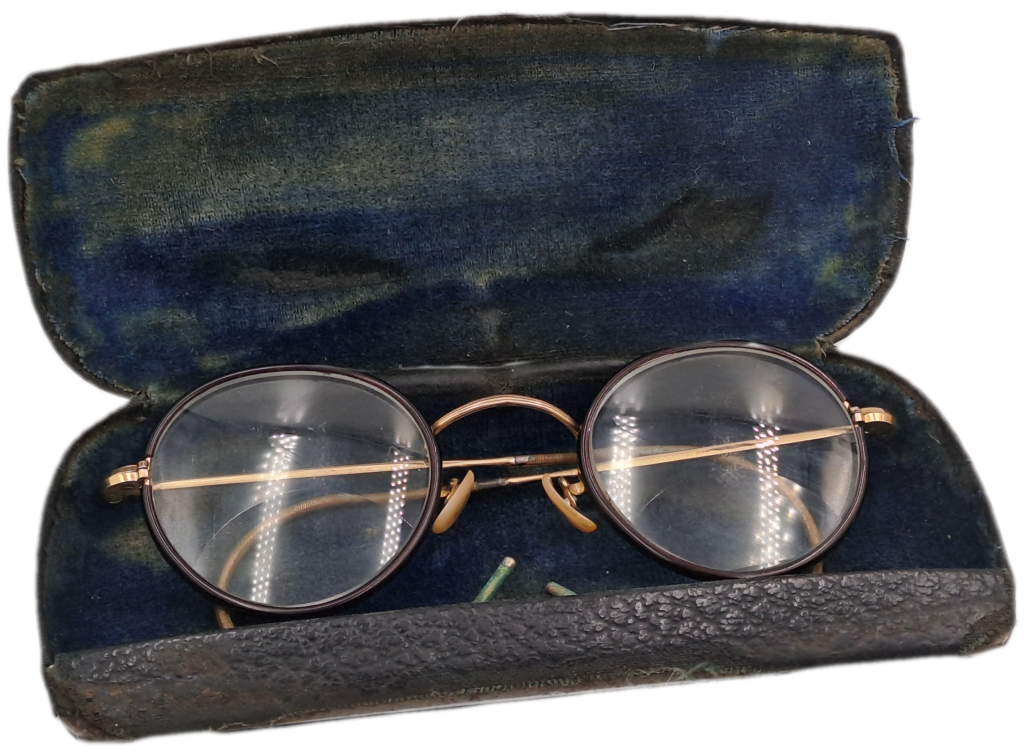 Vintage Multifocal reading Glasses - in Case (see condition of the case)