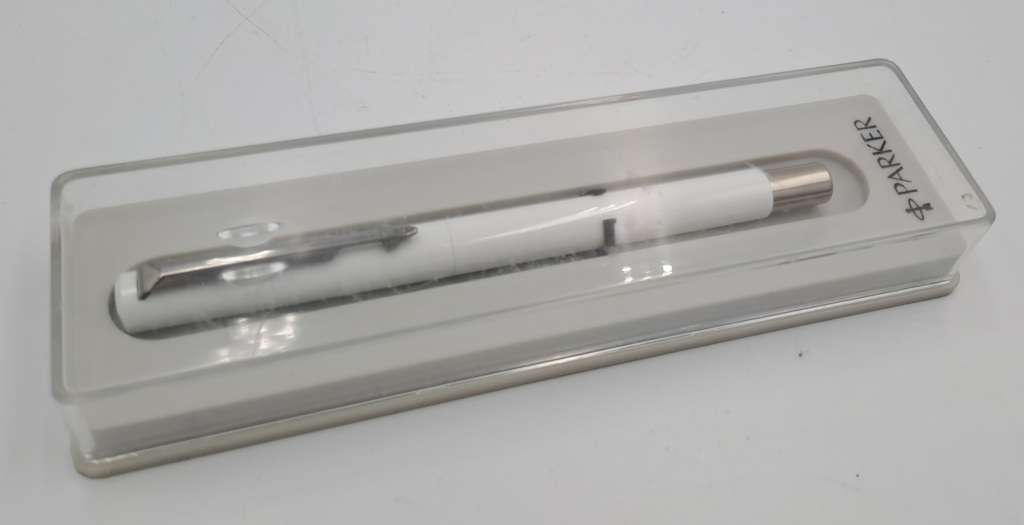 Pre-Owned White Parker Rollerball Pen - Need New Refill-in case