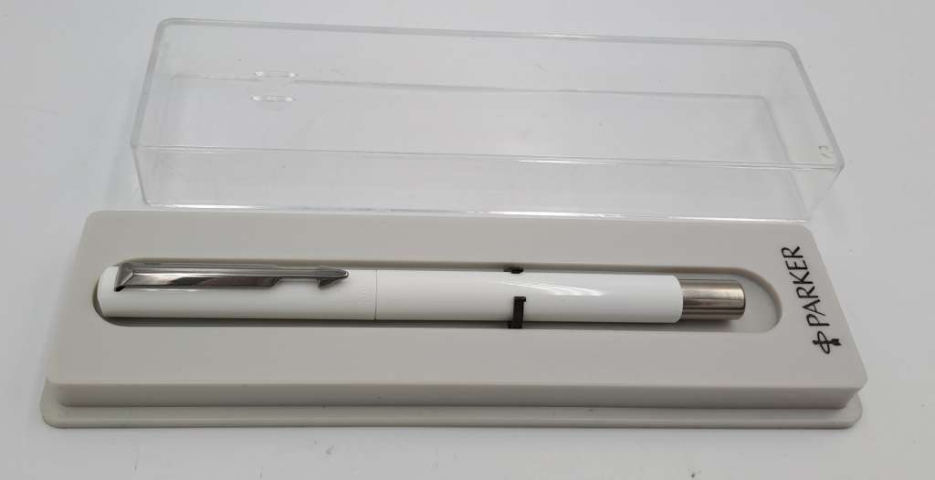 Pre-Owned White Parker Rollerball Pen - Need New Refill-in case
