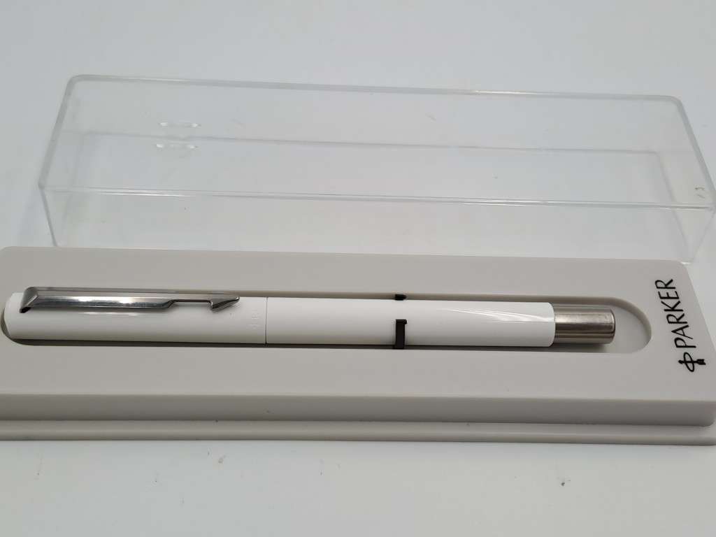 Pre-Owned White Parker Rollerball Pen - Need New Refill-in case