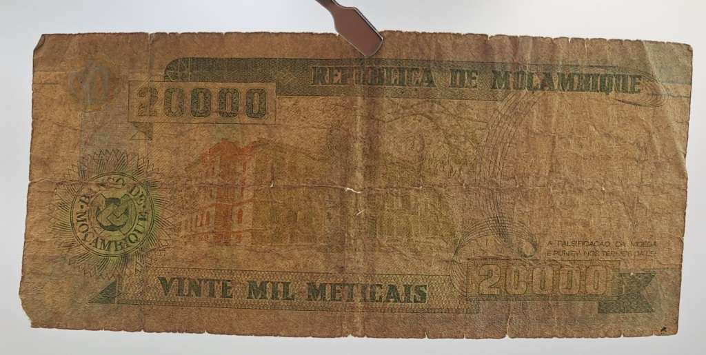 1999  Mozambique 20 000 Meticais Banknote-see condition