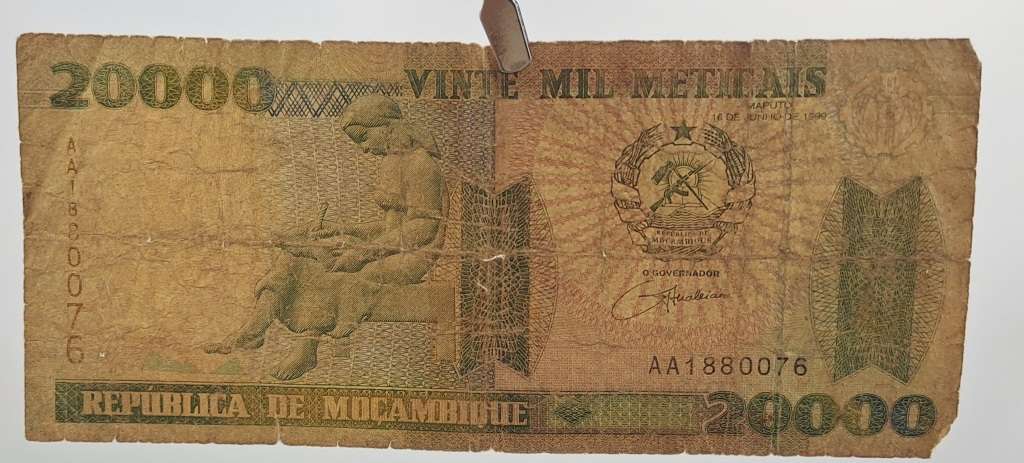 1999  Mozambique 20 000 Meticais Banknote-see condition