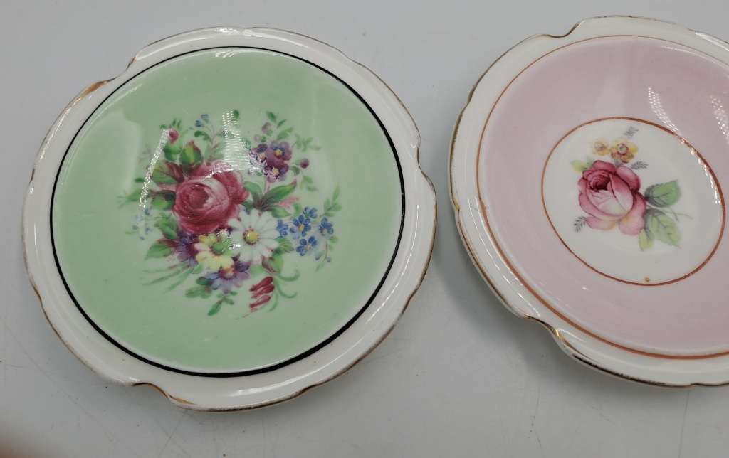2 Vintage Paragon Fine Bone China Ashtrays - By Appointment H.M Queen and  H.M Queen Mary