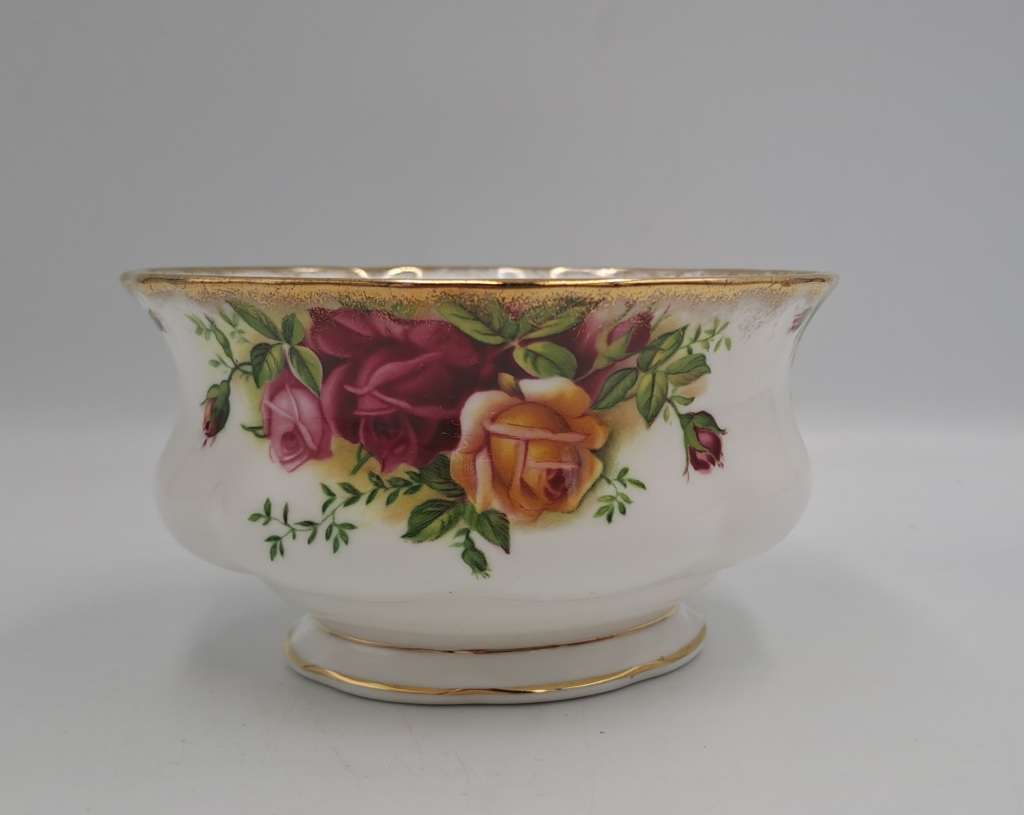 Vintage 1962 Royal Albert  "OLD COUNTRY ROSES" Tea Sugar Bowl
