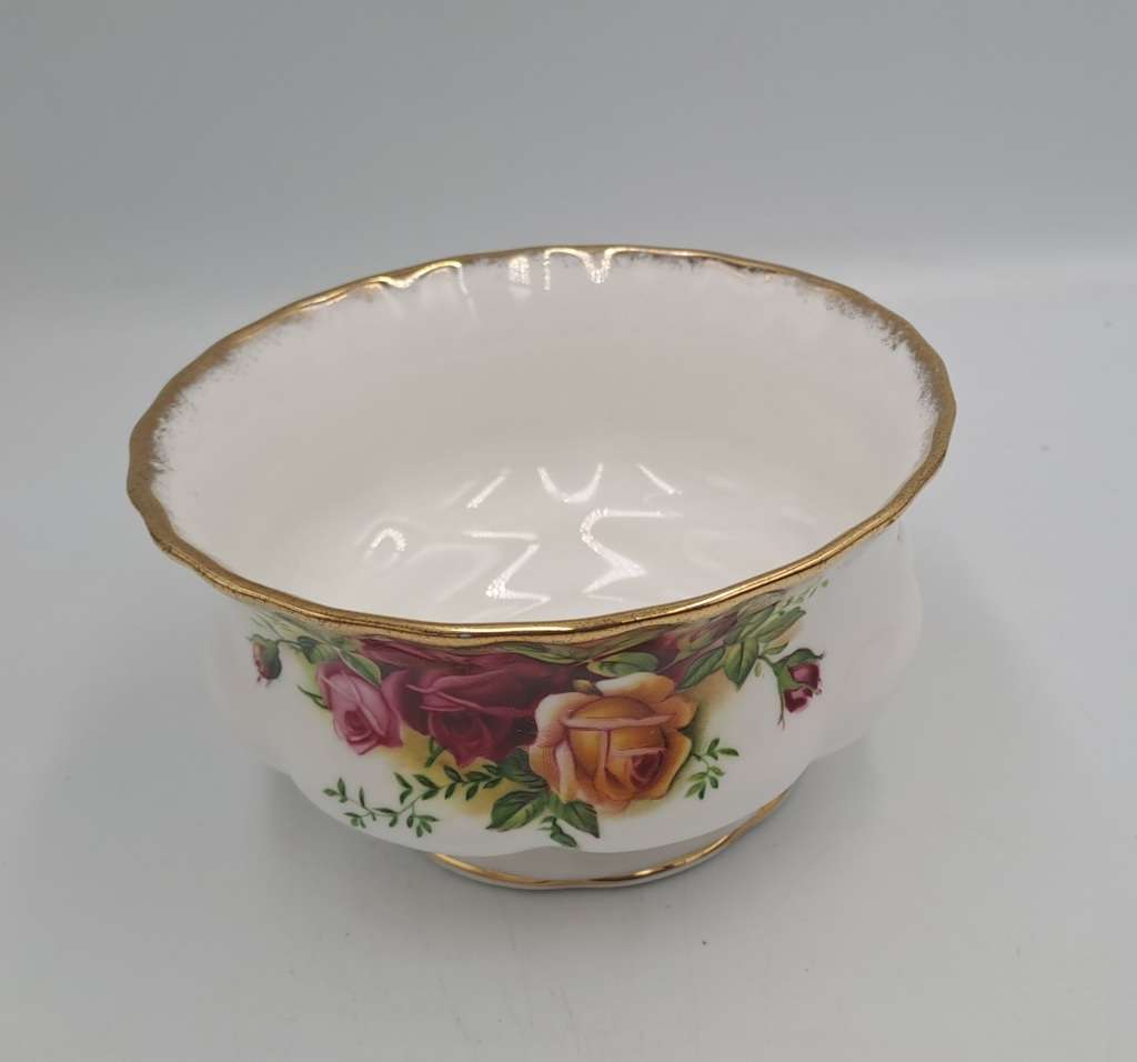 Vintage 1962 Royal Albert  "OLD COUNTRY ROSES" Tea Sugar Bowl