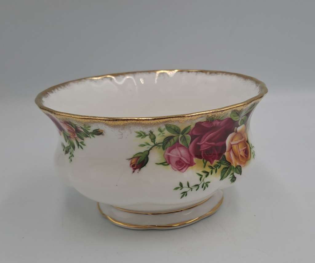 Vintage 1962 Royal Albert  "OLD COUNTRY ROSES" Tea Sugar Bowl