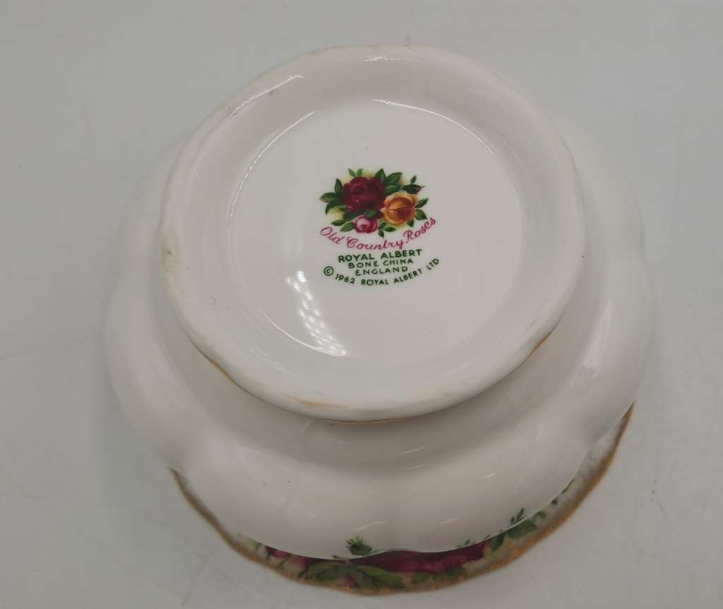 Vintage 1962 Royal Albert  "OLD COUNTRY ROSES" Tea Sugar Bowl