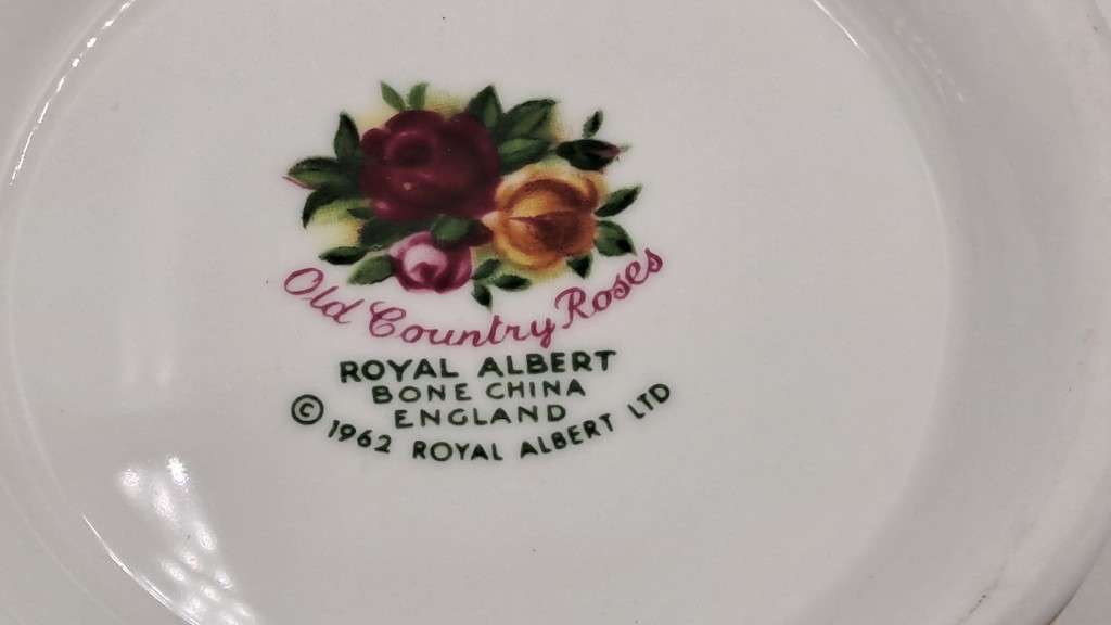 Vintage 1962 Royal Albert  "OLD COUNTRY ROSES" Tea Sugar Bowl