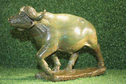 A Lovely detailed Buffalo sculpture out of granite/stone? 2.5kg 450mm x 170mm