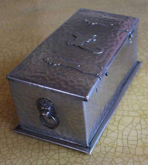 R1 start! A Vintage Metal case (non magnetic) one hinge broken see more 1.2kg 233x120x90mm