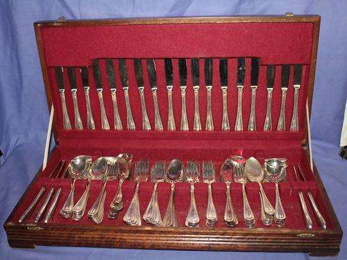 Boxed 110 Piece Eetrite Silver Plated Al Avon Cutlery set ( 1 knife & fork missing) 8kg