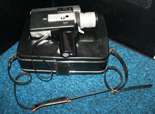 a Vintage Canon Auto Zoom 518 Super8 Movie Camera in Origanal Leather case - no battery