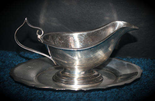 Crazy R1 Start!!!! A Vintage Stainless Steel Gravy Boat and tray 100x195x128mm