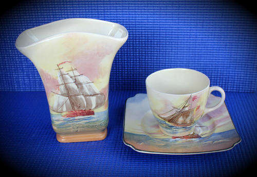 1930's Royal Doulton D5957 Made in England Famous Ships "The Acorn" Duo and Vase  see condition