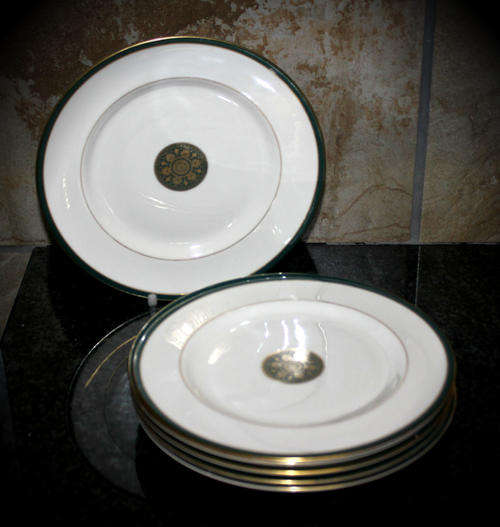 6 Plates -Royal Doulton - Oxford Green fine bone China -England - 203mm