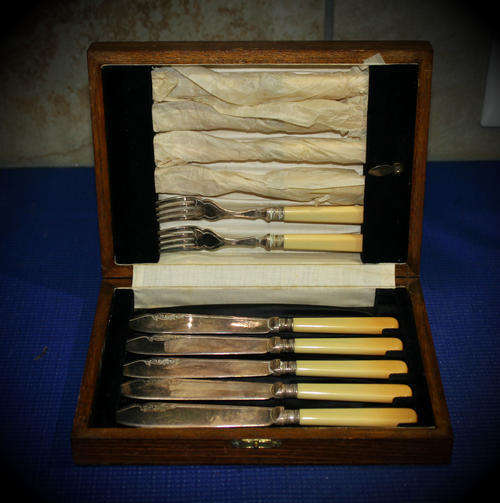 Antique Sheffield Bone Handle Fish Set In wooden Box - 1 Knife Missing