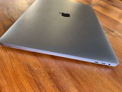 MacBook Pro 15-inch, 2016, TouchBar, 16GB RAM, i7, 250GB SSD, Mac