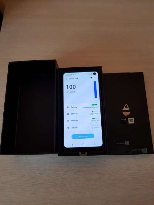 SAMSUNG GALAXY S10E 128GB IN PRISTINE CONDITION