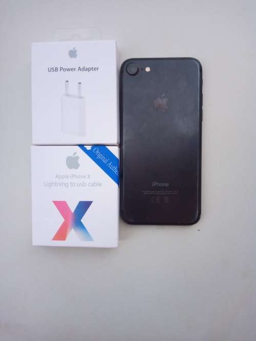 IPHONE 7 32GB IN GOOD CONDITION