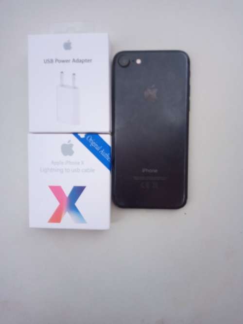 IPHONE 7 32GB IN GOOD CONDITION