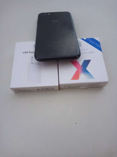 IPHONE 7 32GB IN GOOD CONDITION